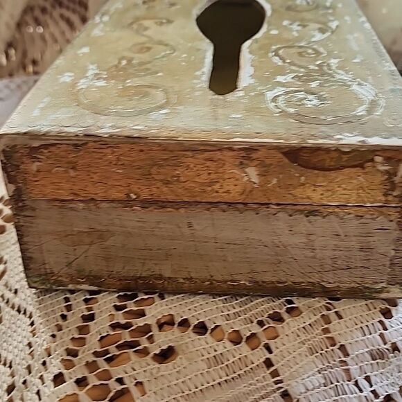 Vintage Florentine Wooden Distressed Tissue Box Wire Hinged - Picture 4 of 10